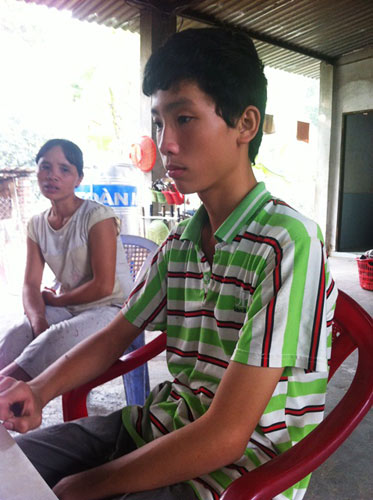 7 hs bi song cuon troi: noi dau nguoi o lai - 4