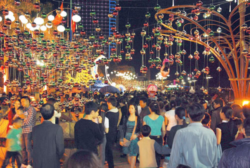 dem nay giao thua se di choi dau? - 2