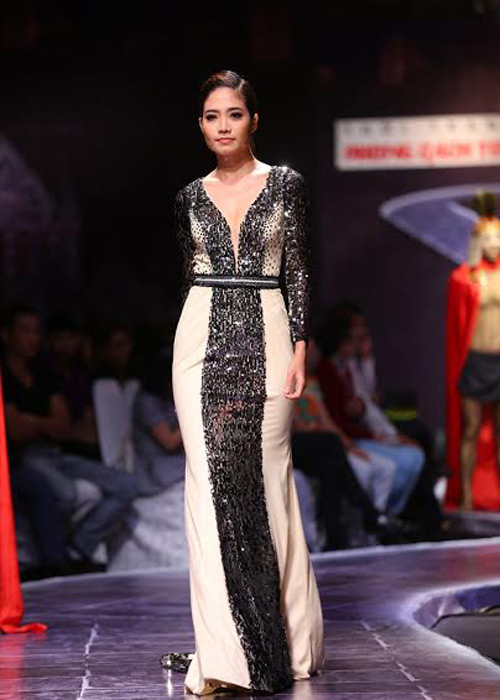 ninh hoang ngan sap len xe hoa van miet mai "cay cuoc" - 1