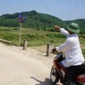 Tin tức - Hơn 600 trẻ thất học: Hai bên cùng căng, cùng... “đứt dây”