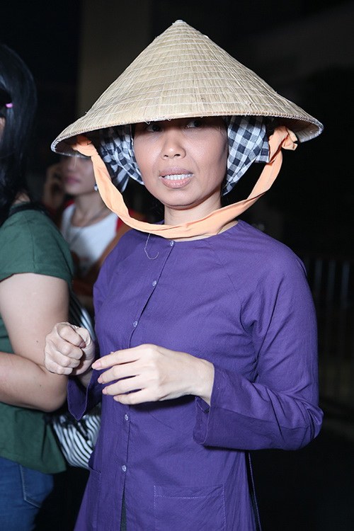 cảm ly: "se khong dat thiẹn nhan di hat hang dem" - 11