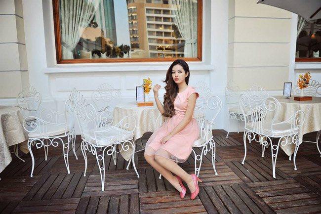 Phái nữ Hà thành đẹp ngỡ ngàng trong gió thu