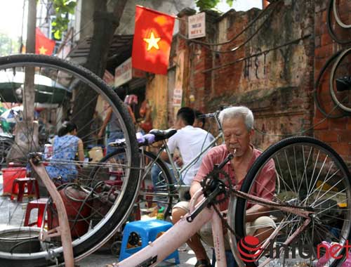 nguoi dan thu do song cham trong khong khi dai le - 10