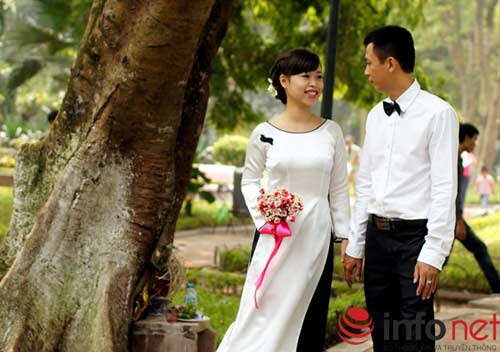 nguoi dan thu do song cham trong khong khi dai le - 8