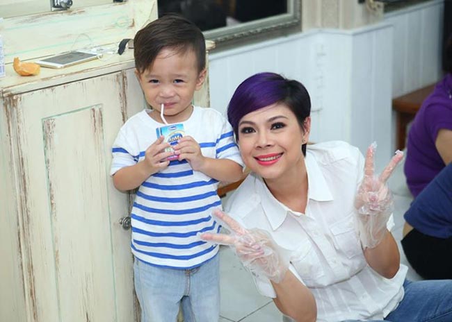 Con trai Thanh Thảo giống bố ngỡ ngàng