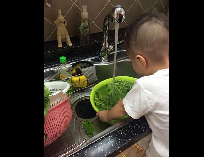 Con trai Thanh Thảo giống bố ngỡ ngàng
