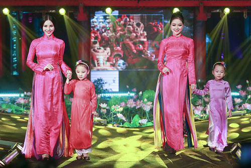 a hau tra giang ra ha noi du le hoi ao dai - 5