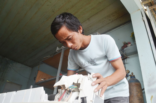 chàng thanh nien chọn thiẹn nguyẹn làm lại cuọc dòi - 1