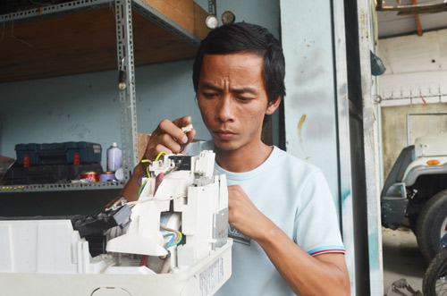 chàng thanh nien chọn thiẹn nguyẹn làm lại cuọc dòi - 2