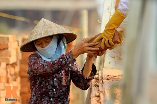 nhoc nhan phan nu ganh gach muu sinh - 7