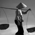 Eva tám - Mẹ tôi một mắt…