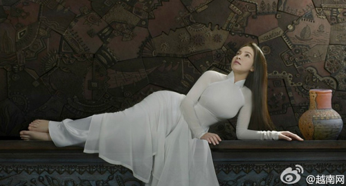 ngoc bich mac ao dai la luot duoc khen tren bao ngoai - 6