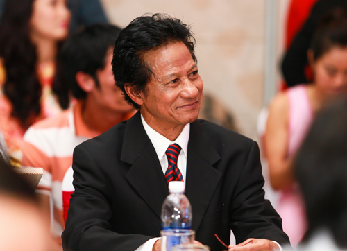 che linh am ap trong vong tay fan ham mo - 8