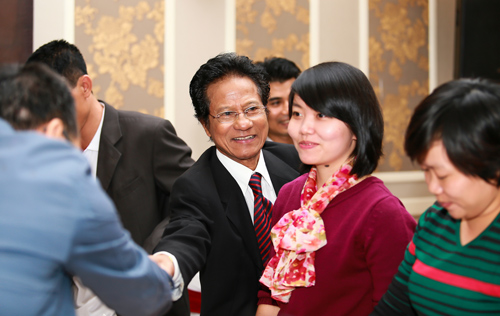 che linh am ap trong vong tay fan ham mo - 5