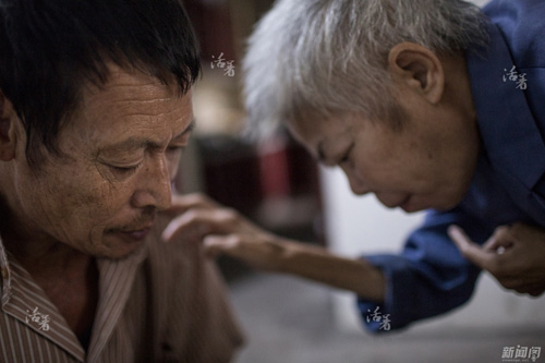 cam dong nguoi chong 30 nam cham vo bi benh - 6