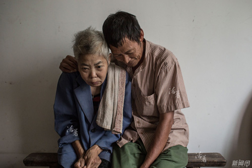 cam dong nguoi chong 30 nam cham vo bi benh - 1