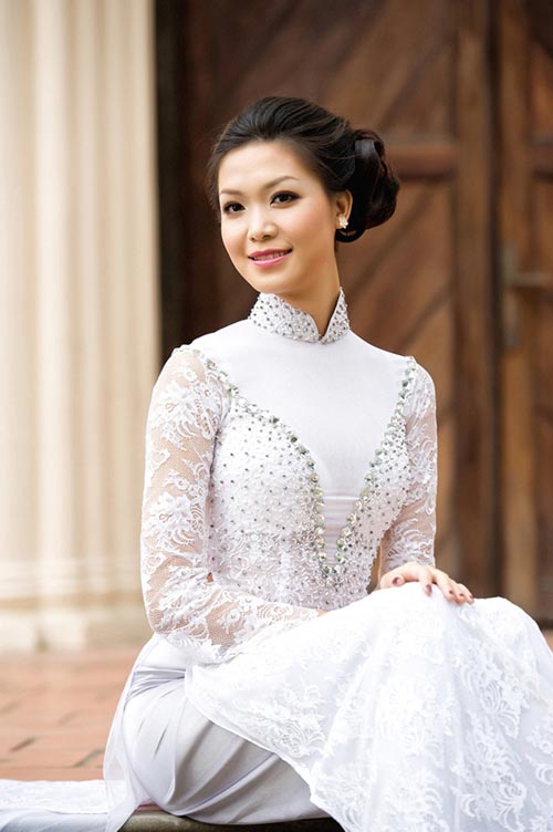 Kieu toc khi mac ao dai  Những kiểu tóc hợp nhất với áo dài