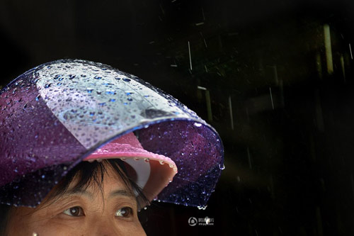 Cảm động tình yêu đôi vợ chồng đưa báo - 5