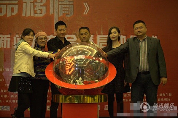 trieu vy bat ngo khoe anh tao dang ben thit lon - 8