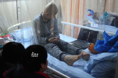xot long cuoc song nhung em be mac benh mau trang - 9