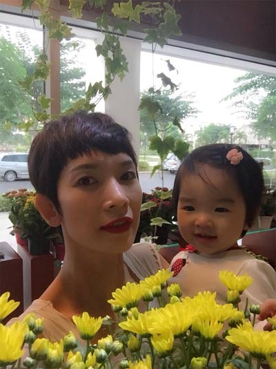 hai con jennifer pham au yem ben bo de - 8