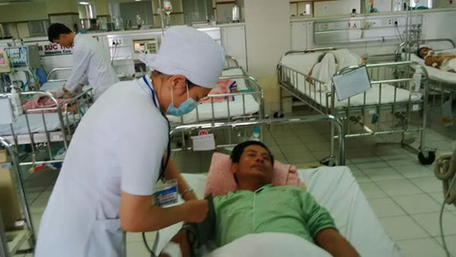 tt-hue: gan chuc nguoi nhap vien vi ran luc duoi do can - 3