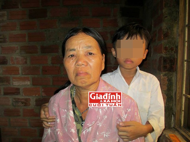 cau be ngheo sinh ra da mang bo phan sinh duc nu - 1
