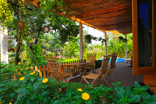 Nữ ca sĩ Việt thảnh thơi bên nhà vườn xanh mát - 5