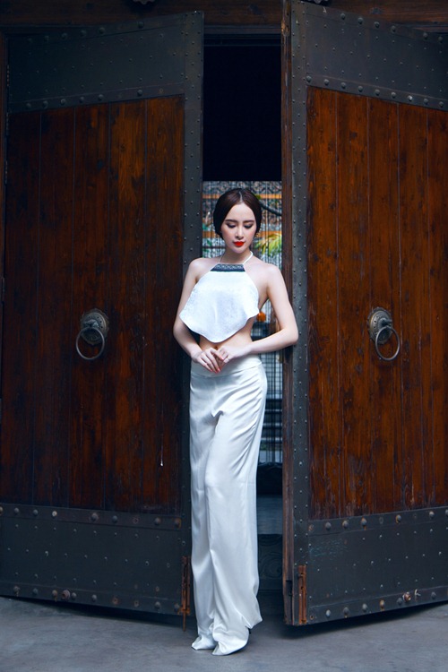angela phuong trinh goi cam kho cuong voi ao yem - 1