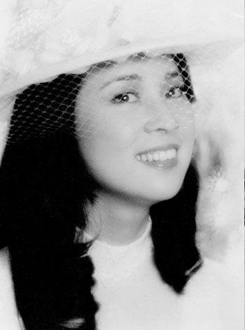 lam phung kieu cam chiu phia sau thanh long - 5