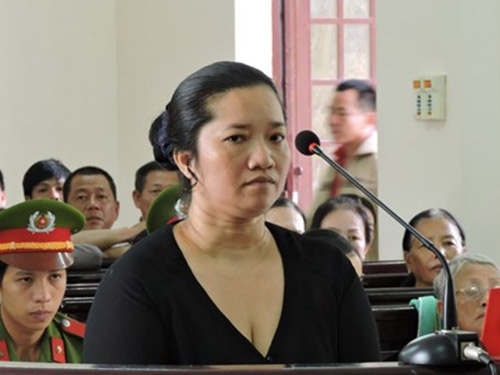 vo bi thu xa dot xac phi tang: toa xin loi gia dinh nan nhan - 1