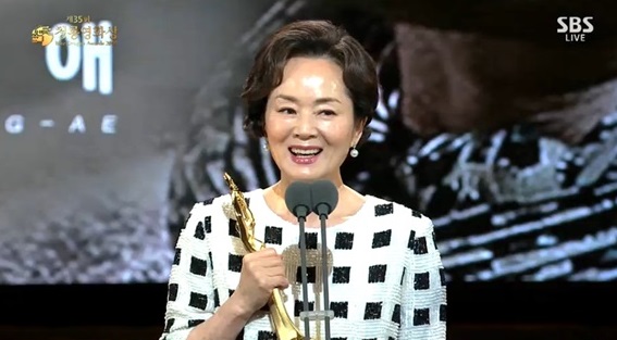 "hoang tu gac mai" park yoo chun len ngoi tai rong xanh - 5