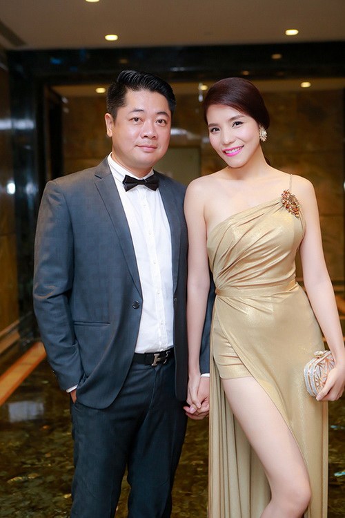 hh huong giang mac vay xe khoe chan dai bat tan - 8