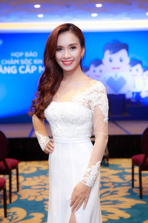 hh huong giang mac vay xe khoe chan dai bat tan - 14