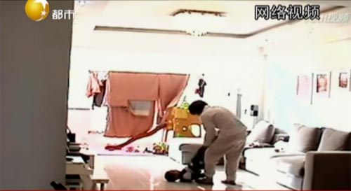 phan no video bao mau tat lien tiep vao mat be trai - 2