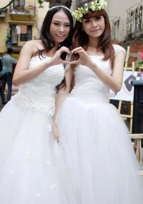 co gai 'lot xac' nho tiem chat lam day de mat thon, cam nhon - 2