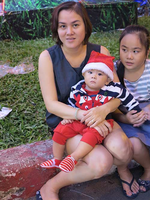 ngam nhung ong gia noel nhi sieu dang yeu tren pho - 2