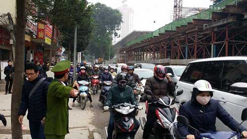 ha noi: sap gian giao thi cong de len taxi cho 4 nguoi - 2