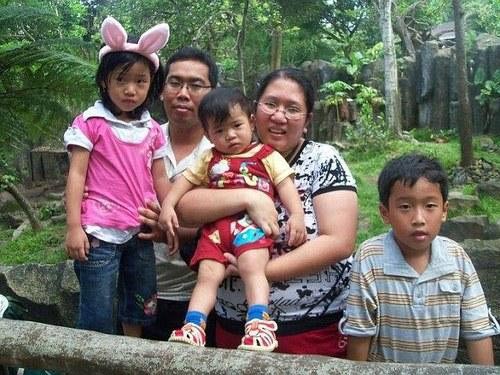 nhung nguoi may man thoat nan tren chuyen bay qz8501 - 1