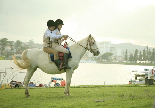 chong nhat kim anh mac vay cau hon vo - 3