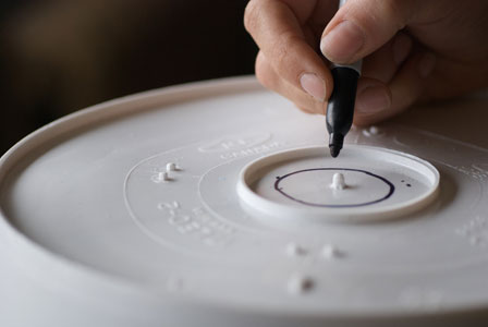 nha nho trong ca chua treo nguoc cho trai sai luc liu - 1