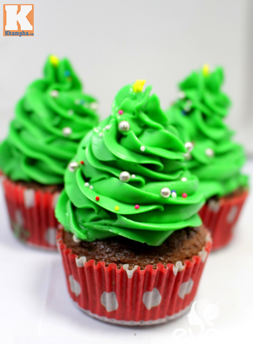 tu lam banh cupcake cay thong noel dep mat - 6