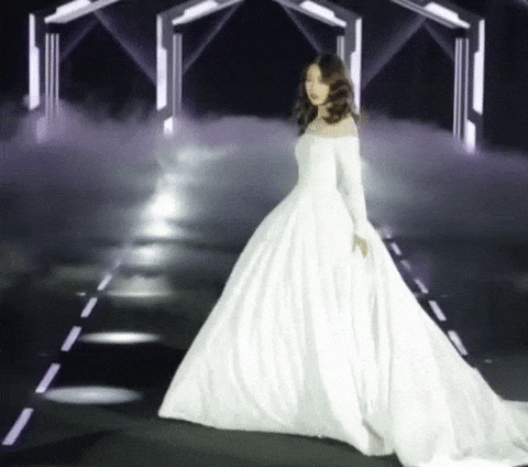 cham diem trinh catwalk cua loat hoa hau viet khi tan cong san dien - 5