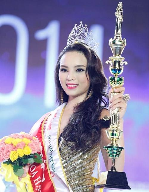 sau dang quang, loat hoa hau viet nang hang nhan sac, sang trang cuoc doi - 11