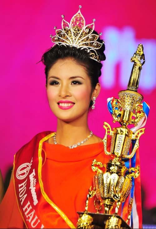 sau dang quang, loat hoa hau viet nang hang nhan sac, sang trang cuoc doi - 7