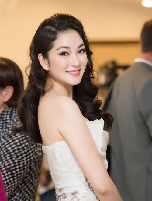 sau dang quang, loat hoa hau viet nang hang nhan sac, sang trang cuoc doi - 4