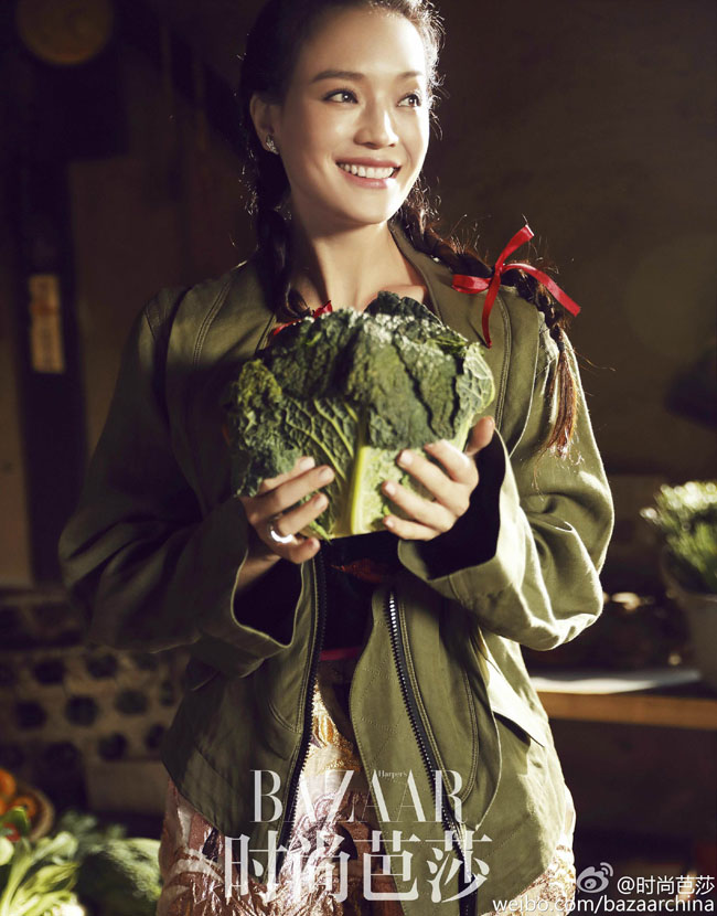 Thư Kỳ hóa & quot;cô bé quàng khăn đỏ & quot; quyến rũ, gợi cảm
