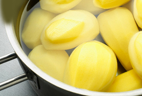khoai tay tri mun1 Trị mụn trứng cá bằng khoai tây