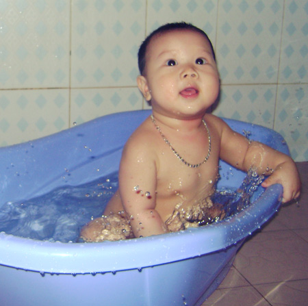 Bé trai với biệt danh Cò công chúa - 4