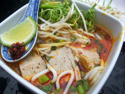 Video: Hướng dẫn làm bún bò giò heo - 2